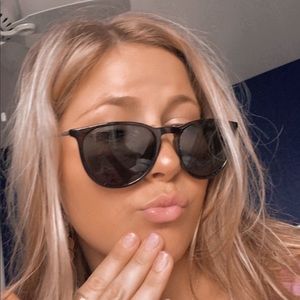 Meet your Posher, Courtney